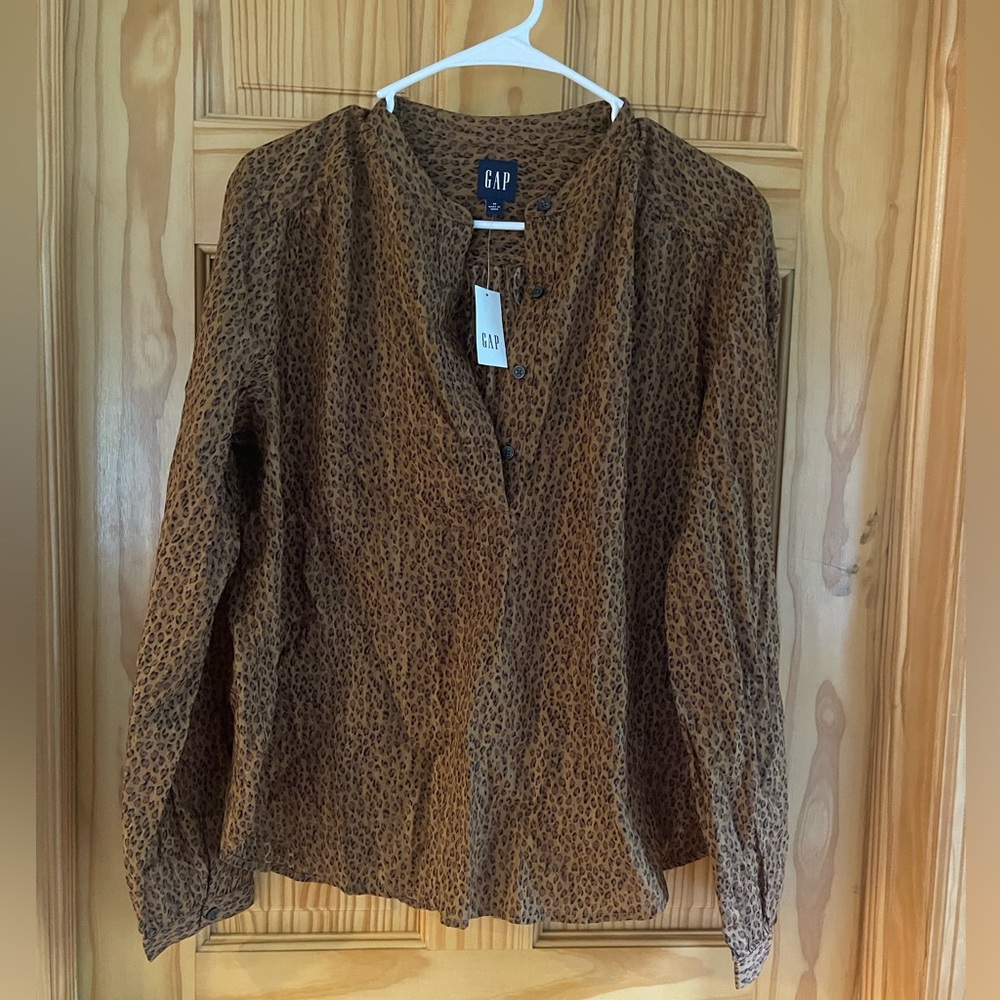 Gap women’s dress shirt cheetah print